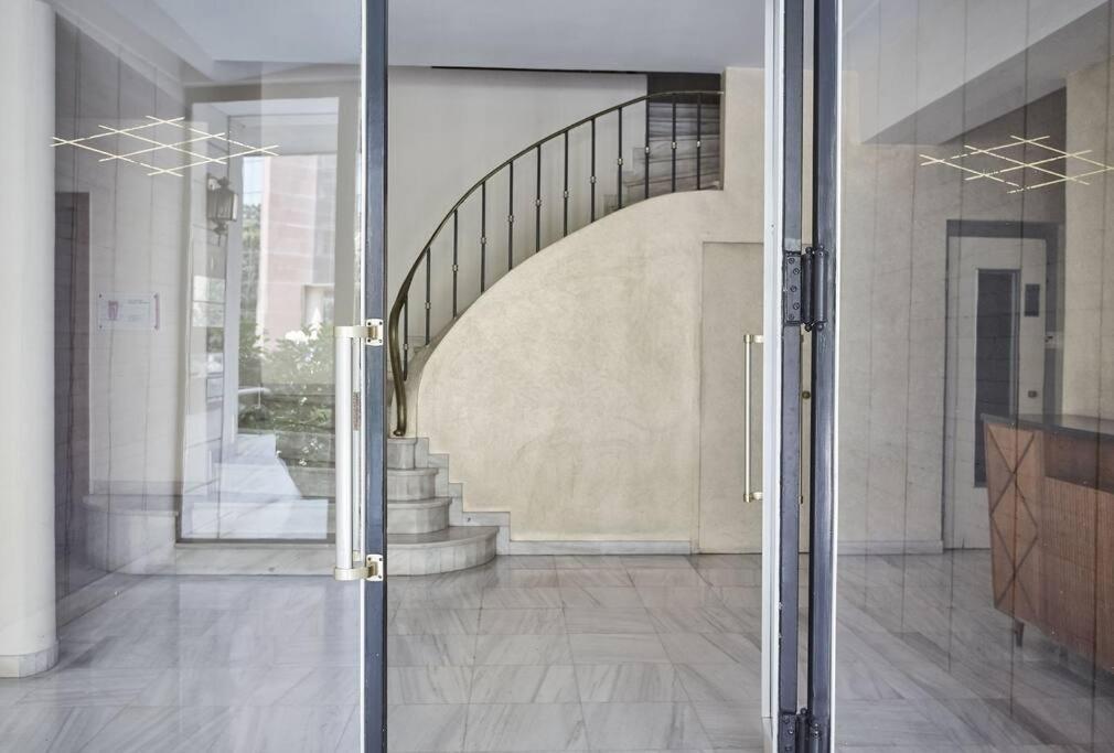 Chic N Bright 3Bd Apt With Hilton View Афины Экстерьер фото